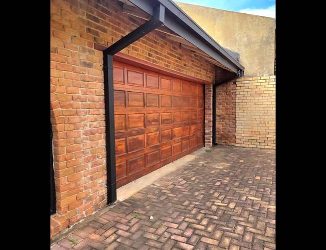 3 BEDROOM HOUSE FOR SALE IN FLORA PARK